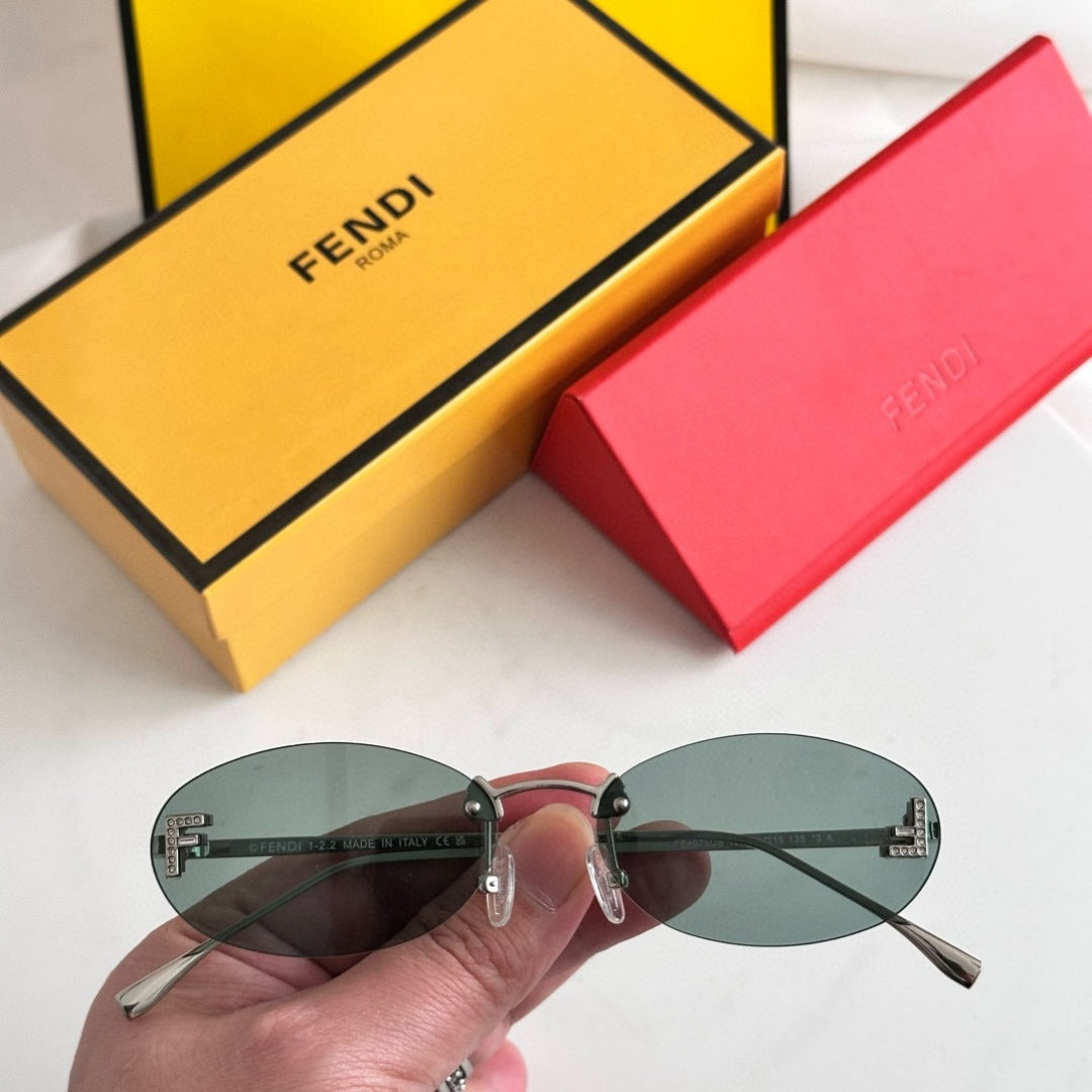 FENDI Sunglasses FE4075US